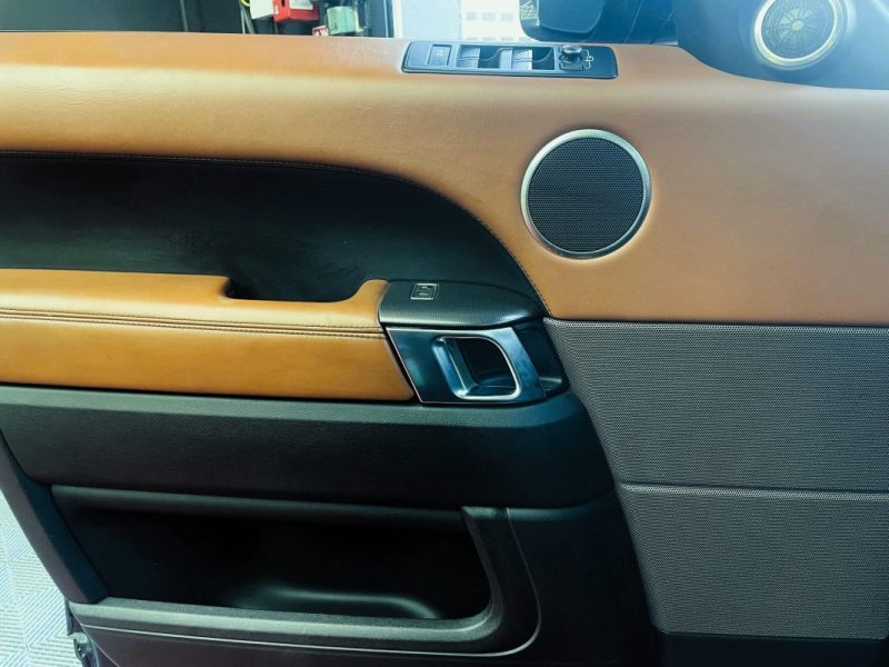 Magnifique Land Rover Range Rover Sport II 3.0 TDV6 HSE 24V 258CH tout-terrain 