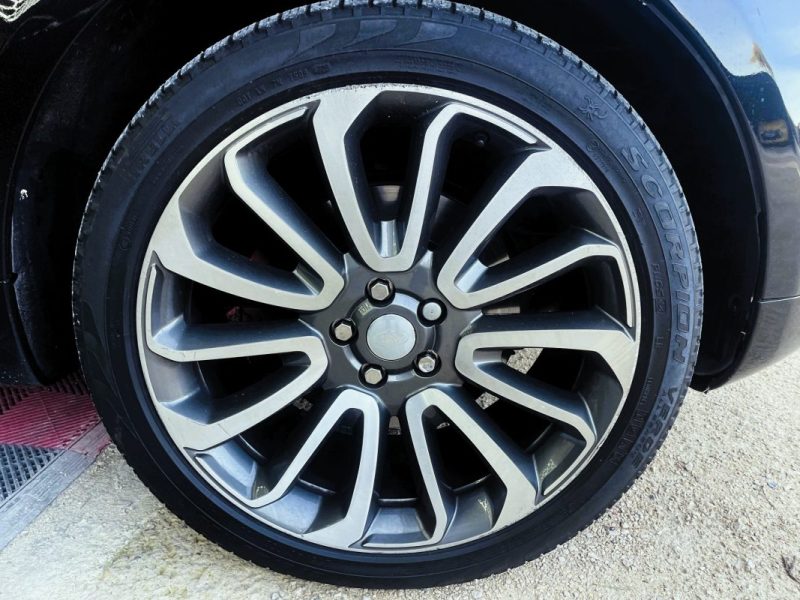 Magnifique Land Rover Range Rover Sport II 3.0 TDV6 HSE 24V 258CH tout-terrain 