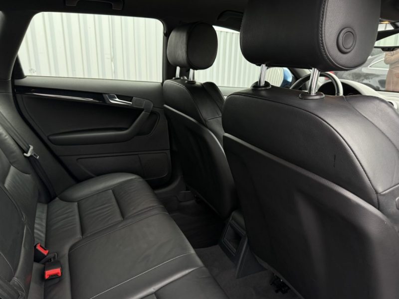 AUDI A3 2.0 TDI 140 AMBIENTE QUATTRO 2009 Garantie 12 mois