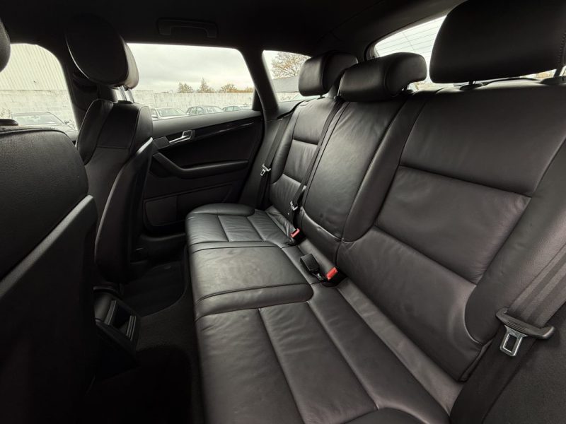 AUDI A3 2.0 TDI 140 AMBIENTE QUATTRO 2009 Garantie 12 mois