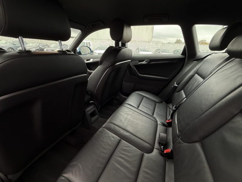 AUDI A3 2.0 TDI 140 AMBIENTE QUATTRO 2009 Garantie 12 mois