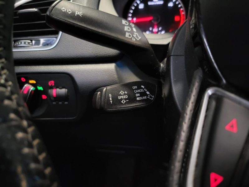 AUDI Q3 2.0 TDI 120CH S LINE / ATTELAGE + DRIVE SELECT /