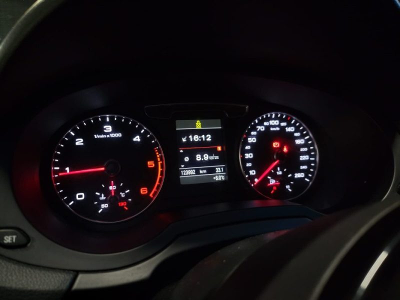 AUDI Q3 2.0 TDI 120CH S LINE / ATTELAGE + DRIVE SELECT /