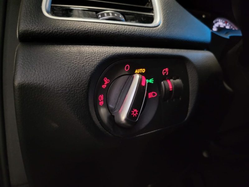 AUDI Q3 2.0 TDI 120CH S LINE / ATTELAGE + DRIVE SELECT /