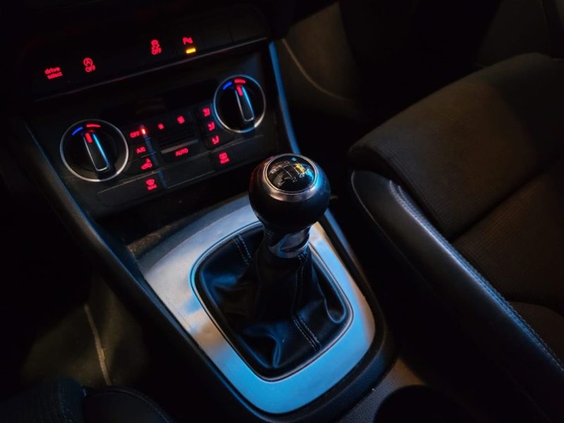 AUDI Q3 2.0 TDI 120CH S LINE / ATTELAGE + DRIVE SELECT /