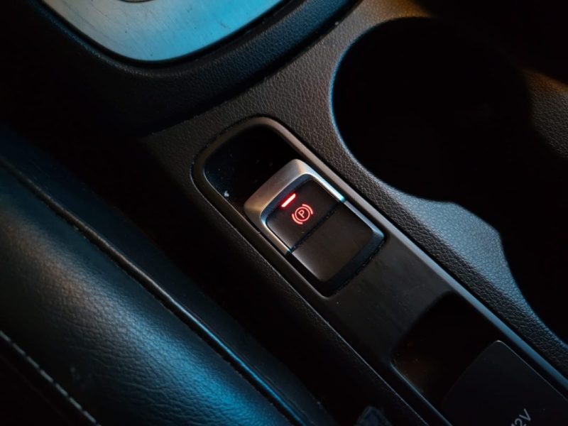 AUDI Q3 2.0 TDI 120CH S LINE / ATTELAGE + DRIVE SELECT /