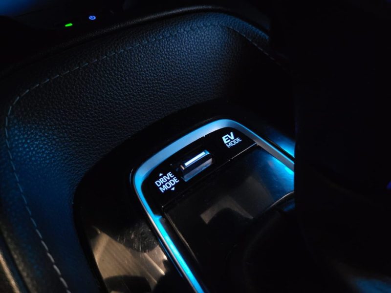 TOYOTA COROLLA 1.8 122H HYRIDE JBL EDITION 