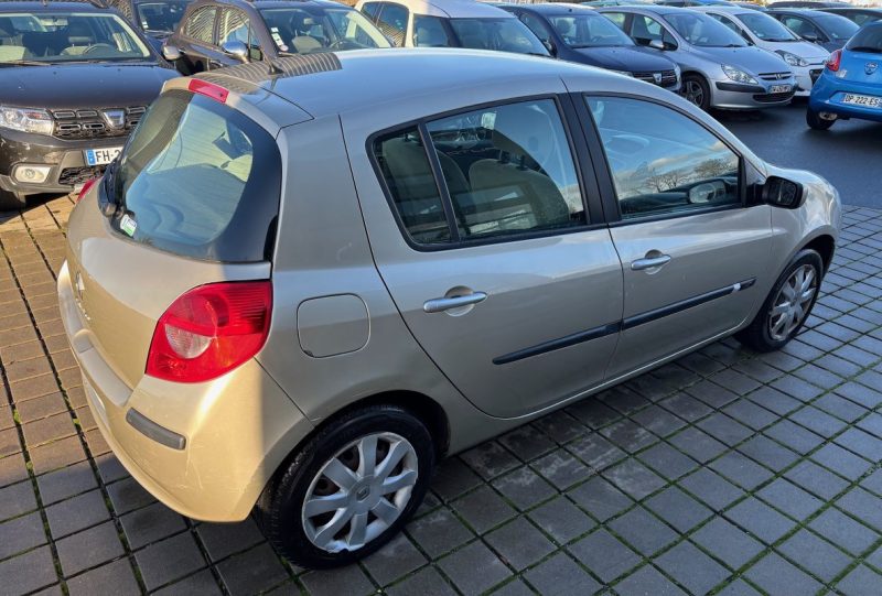 RENAULT CLIO III CONFORT DYNAMIQUE 1.5DCI 85 LUXE PRIVILÈGE 2006