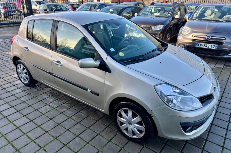 RENAULT CLIO III CONFORT DYNAMIQUE 1.5DCI 85 LUXE PRIVILÈGE 2006