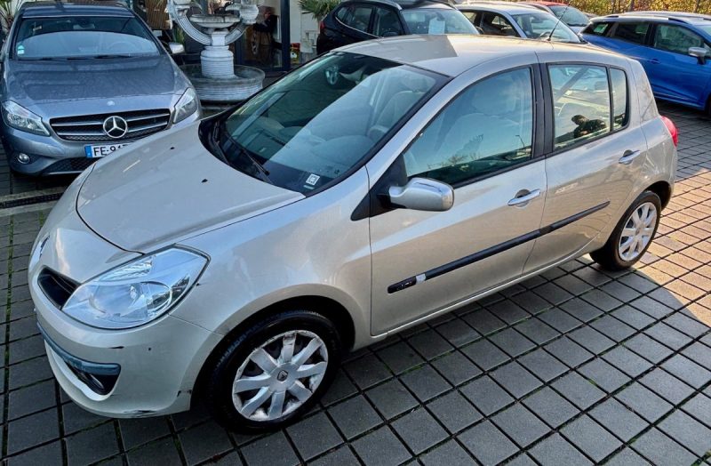 RENAULT CLIO III CONFORT DYNAMIQUE 1.5DCI 85 LUXE PRIVILÈGE 2006