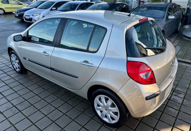 RENAULT CLIO III CONFORT DYNAMIQUE 1.5DCI 85 LUXE PRIVILÈGE 2006