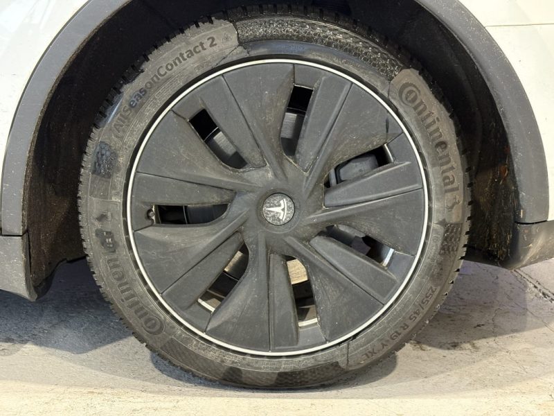 Tesla Model Y Standard  RWD 2023 - 40 000KM - Full option - Entretien ok 