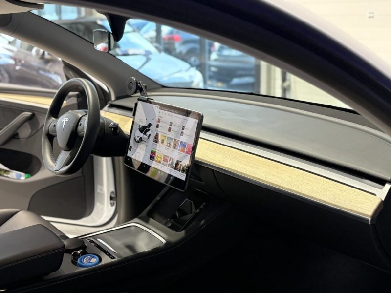 Tesla Model Y Standard  RWD 2023 - 40 000KM - Full option - Entretien ok 