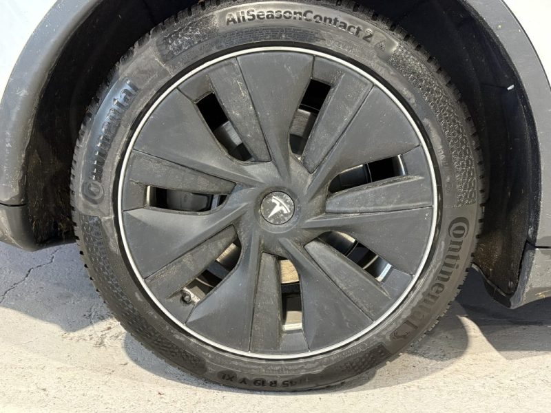 Tesla Model Y Standard  RWD 2023 - 40 000KM - Full option - Entretien ok 