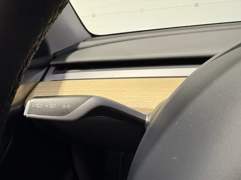 Tesla Model Y Standard  RWD 2023 - 40 000KM - Full option - Entretien ok 