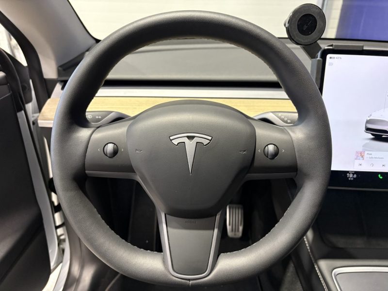Tesla Model Y Standard  RWD 2023 - 40 000KM - Full option - Entretien ok 