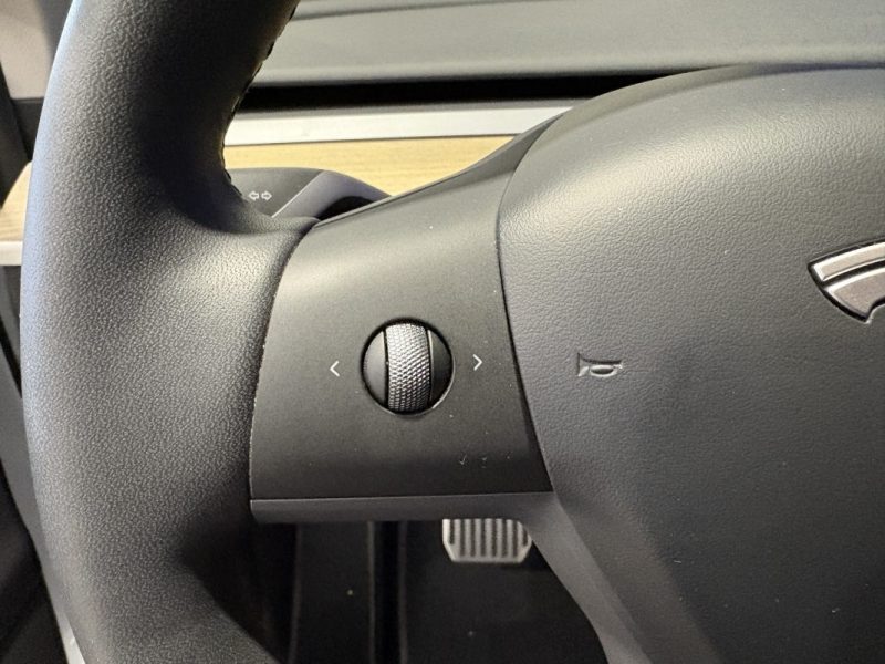 Tesla Model Y Standard  RWD 2023 - 40 000KM - Full option - Entretien ok 