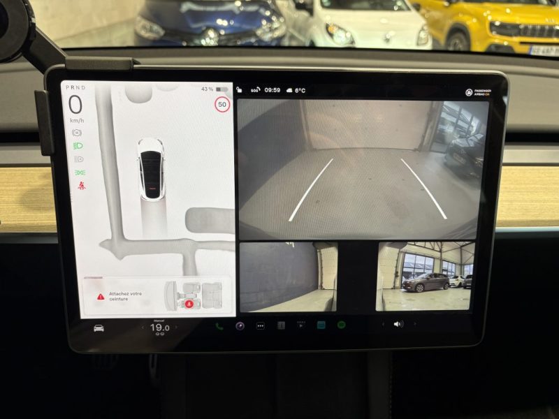 Tesla Model Y Standard  RWD 2023 - 40 000KM - Full option - Entretien ok 