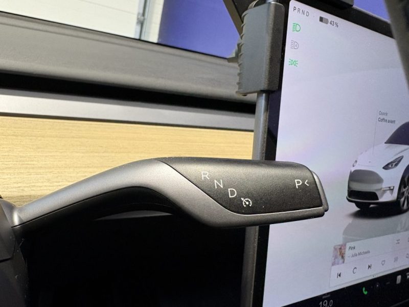 Tesla Model Y Standard  RWD 2023 - 40 000KM - Full option - Entretien ok 