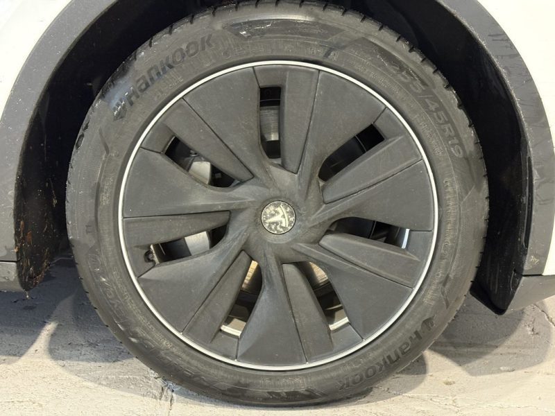 Tesla Model Y Standard  RWD 2023 - 40 000KM - Full option - Entretien ok 