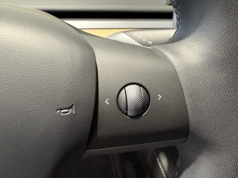 Tesla Model Y Standard  RWD 2023 - 40 000KM - Full option - Entretien ok 