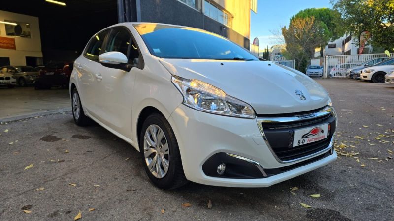 Peugeot 208 1.6 Blue-HDi 75ch, *GPS*, *Idéale jeune conducteur*, *Peu kilométrés*