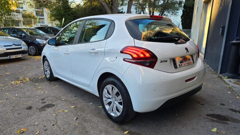 Peugeot 208 1.6 Blue-HDi 75ch, *GPS*, *Idéale jeune conducteur*, *Peu kilométrés*