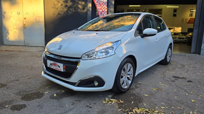 Peugeot 208 1.6 Blue-HDi 75ch, *GPS*, *Idéale jeune conducteur*, *Peu kilométrés*
