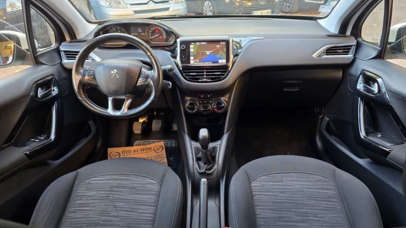 Peugeot 208 1.6 Blue-HDi 75ch, *GPS*, *Idéale jeune conducteur*, *Peu kilométrés*