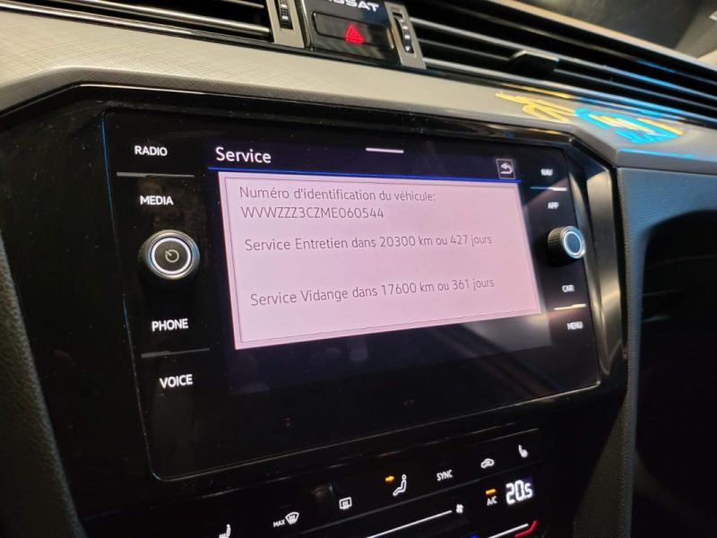 VOLKSWAGEN PASSAT  1.5 TSI 150CV BUSINESS DSG7 / SIEGES CHAUFFANTS / APPLE CARPLAY / SUIVI COMPLET VOLKSWAGEN 2021