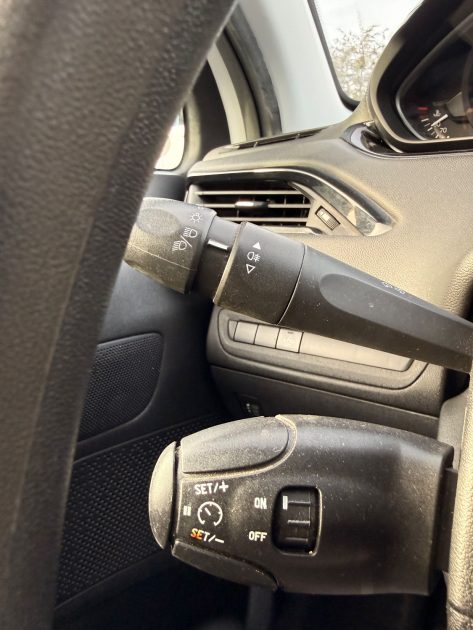 PEUGEOT 208 1.5 BlueHDi 100 CV - Climatisation & Bluetooth - Garantie 12 mois