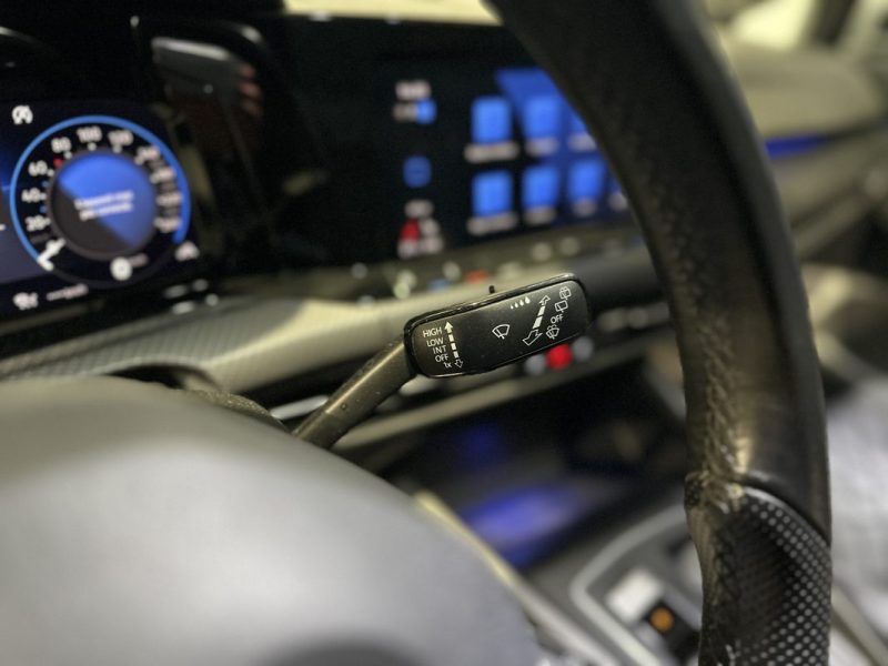 VOLKSWAGEN GOLF 8 1.5 e-TSI 150CH DSG7 R-LINE / TOIT OUVRANT / H&K