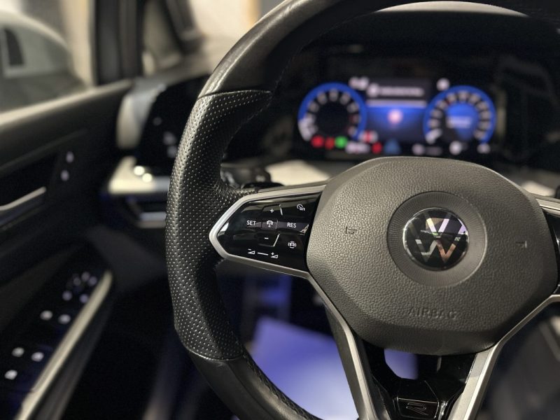 VOLKSWAGEN GOLF 8 1.5 e-TSI 150CH DSG7 R-LINE / TOIT OUVRANT / H&K