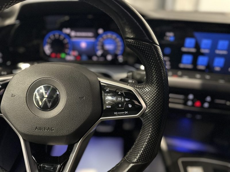 VOLKSWAGEN GOLF 8 1.5 e-TSI 150CH DSG7 R-LINE / TOIT OUVRANT / H&K