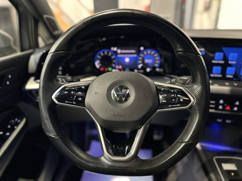 VOLKSWAGEN GOLF 8 1.5 e-TSI 150CH DSG7 R-LINE / TOIT OUVRANT / H&K