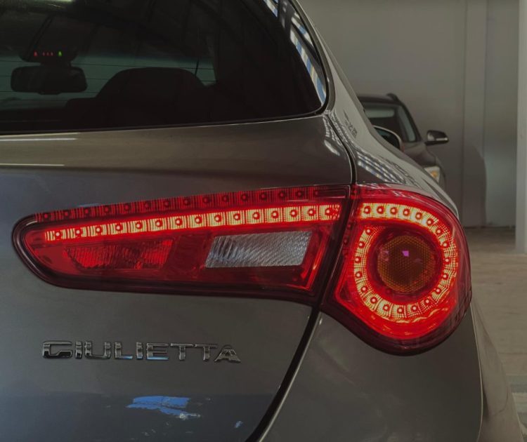 ALFA ROMEO GIULIETTA VELOCE 1750 TBI 240CH 