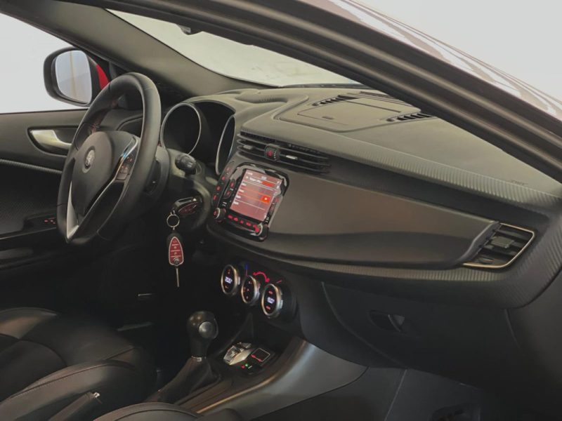 ALFA ROMEO GIULIETTA VELOCE 1750 TBI 240CH 