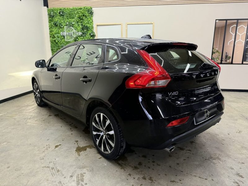 VOLVO V40 D2 120 R-DESIGN 2020