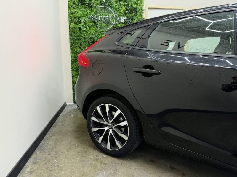 VOLVO V40 D2 120 R-DESIGN 2020