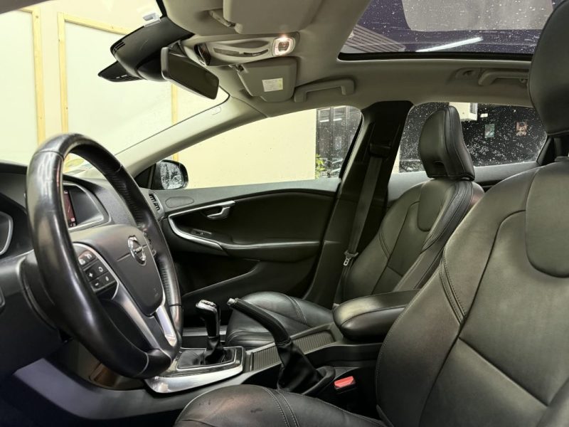 VOLVO V40 D2 120 R-DESIGN 2020