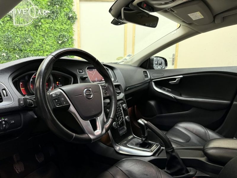 VOLVO V40 D2 120 R-DESIGN 2020