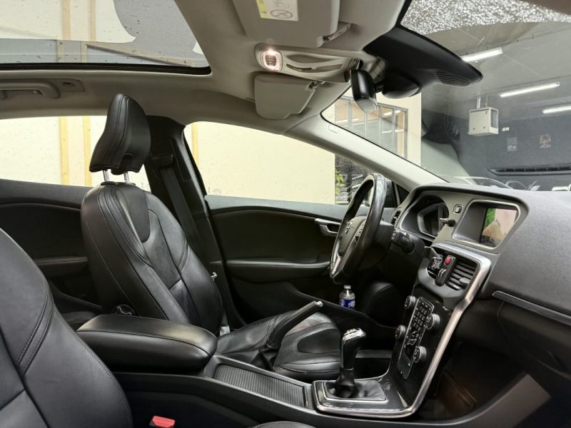 VOLVO V40 D2 120 R-DESIGN 2020