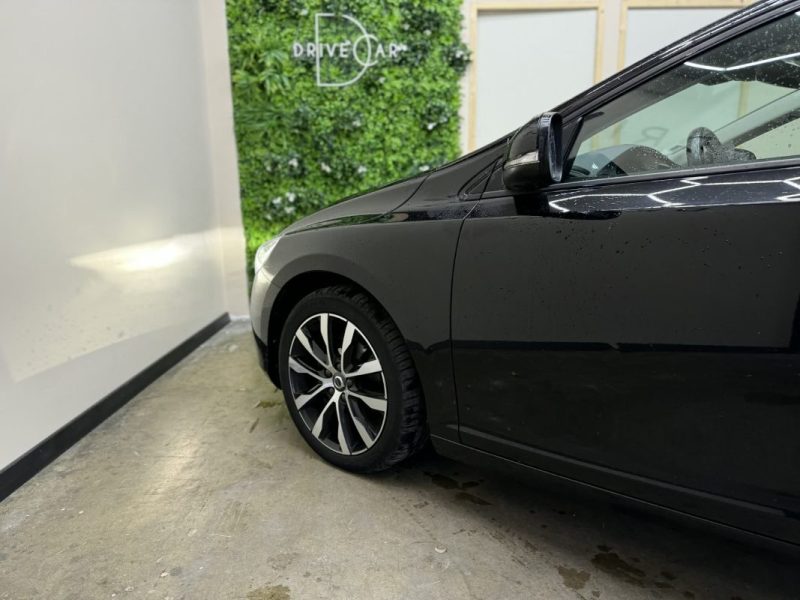 VOLVO V40 D2 120 R-DESIGN 2020