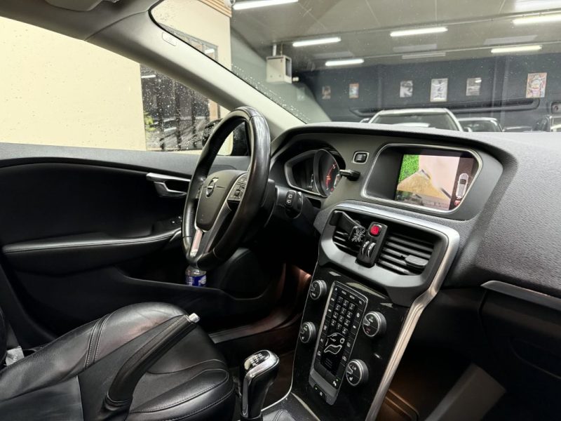 VOLVO V40 D2 120 R-DESIGN 2020