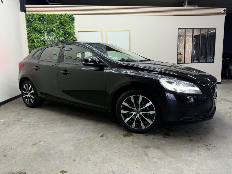 VOLVO V40 D2 120 R-DESIGN 2020