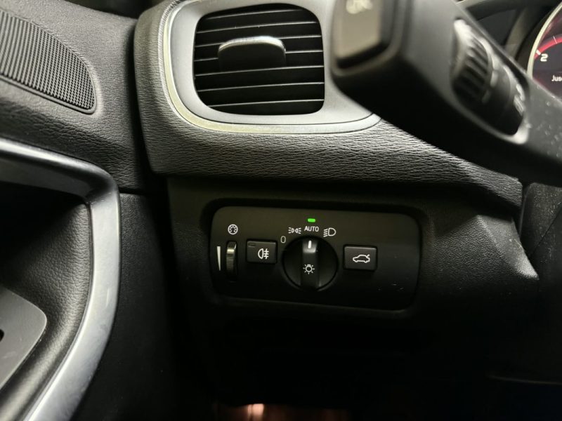 VOLVO V40 D2 120 R-DESIGN 2020