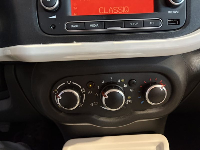 Renault Twingo 3 70CH 2015 -  intense - Ideal Jeune Permis - Commande au volants - jantes aluminium 