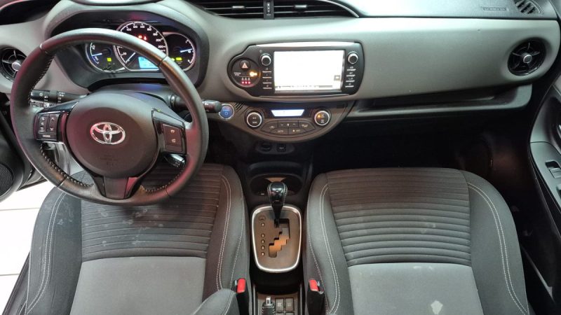 TOYOTA YARIS HYBRIDE 100cv FRANCE BUSINESS/ 1 ERE MAIN/TVA RECUPERABLE
