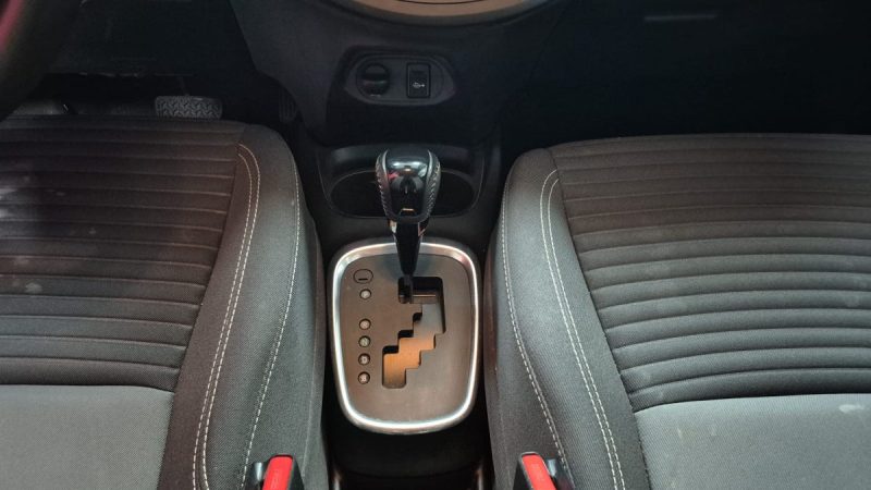 TOYOTA YARIS HYBRIDE 100cv FRANCE BUSINESS/ 1 ERE MAIN/TVA RECUPERABLE