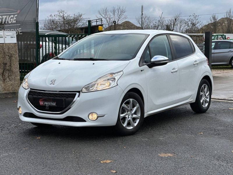 PEUGEOT 208 1.2 82CV ALLURE 5P 2014 / 75KM / Radar de recul / Clim / Paiement 4 ou 10 fois possible